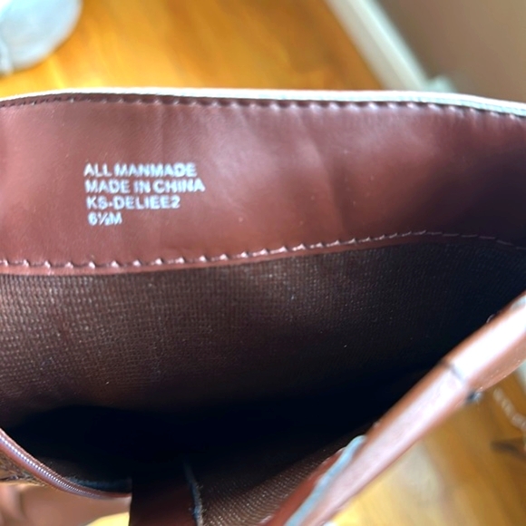 NWT women’s Deliree sz 6.5M boot, buckle accent, new. - Picture 5 of 8